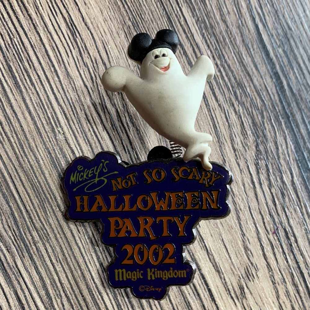 Disney Halloween 2002 Ghost Pin - Black and White